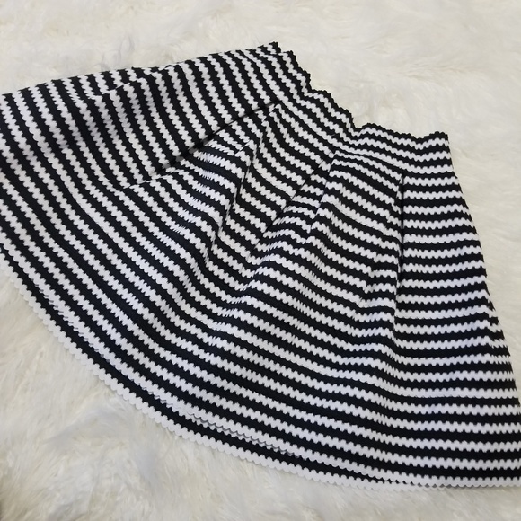 EXPRESS Stretchy Short Skirt - Picture 1 of 5